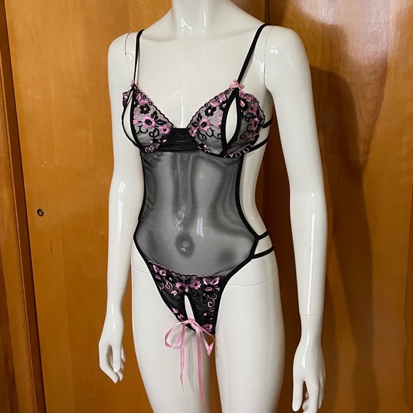 Frederick’s of Hollywood Floral Mesh Bodysuit Size Small Crotchless - Picture 2 of 8
